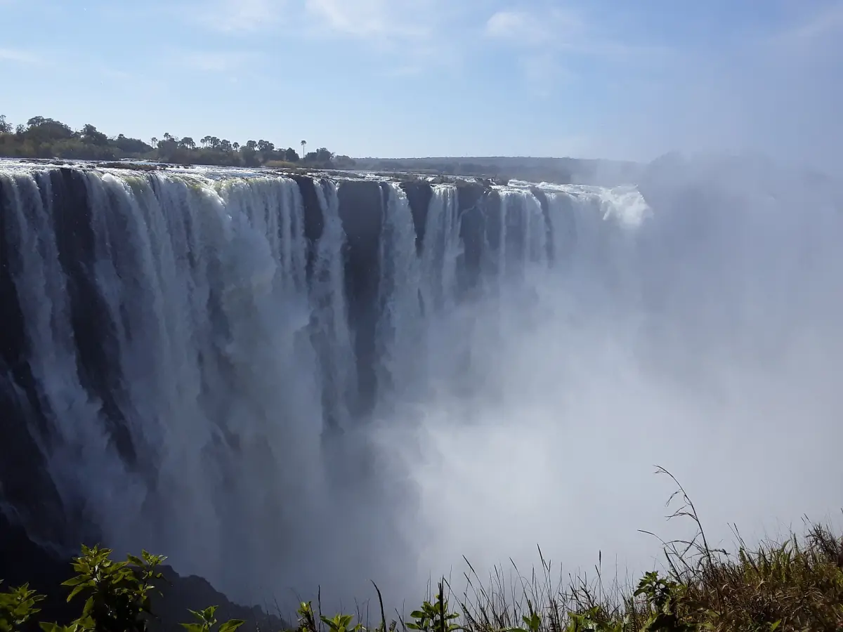The Main Falls seen from the Zimbabwe side